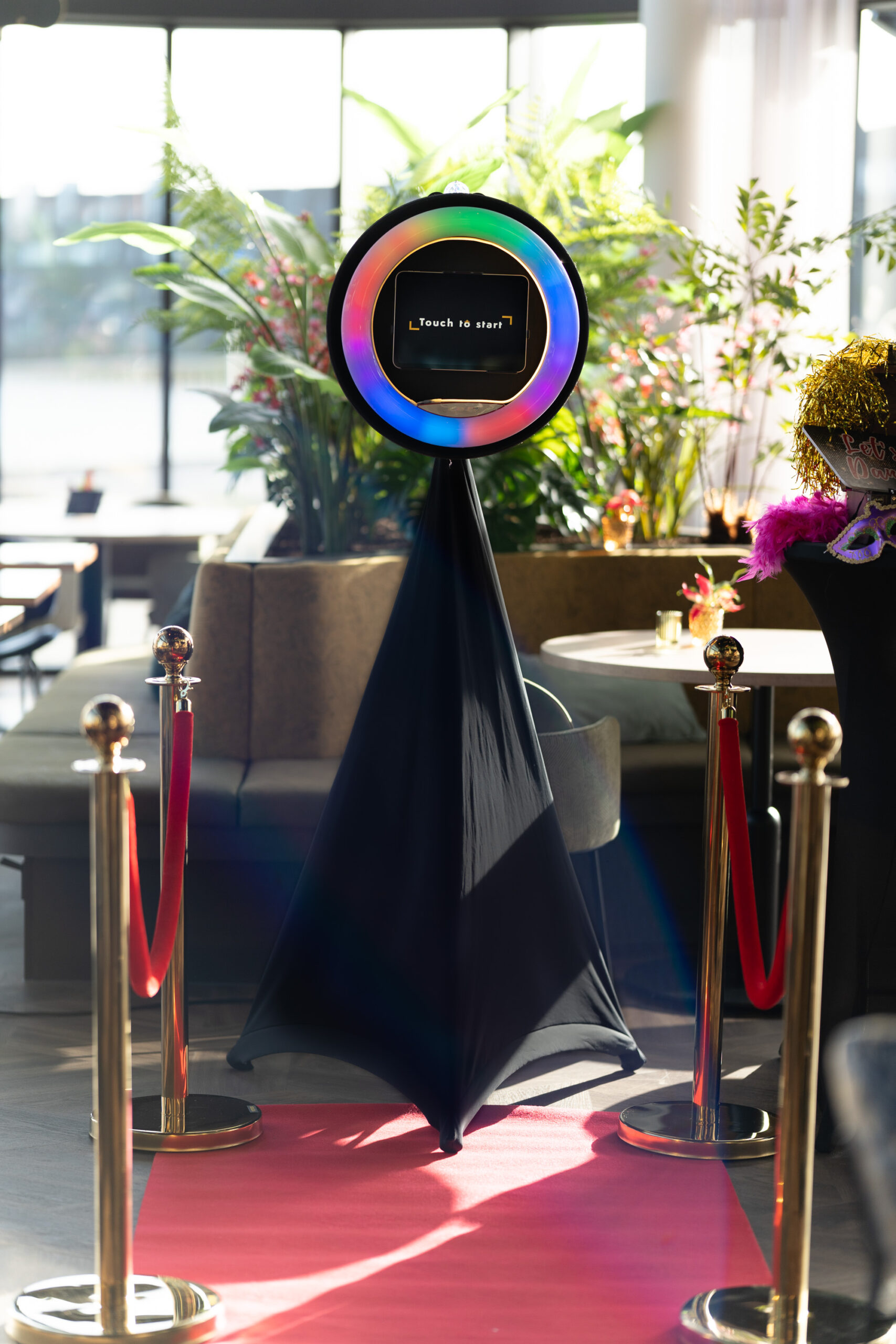 Light Ring photobooth met oplichtende LED-ring op een feest
